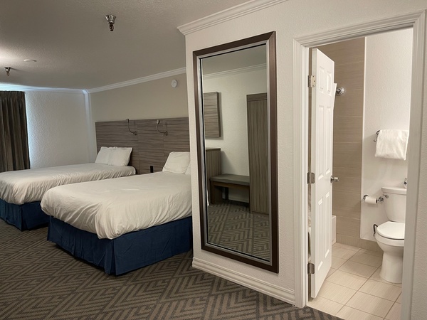 2 Queens Nonsmoking (B Bldg.) Photo 1